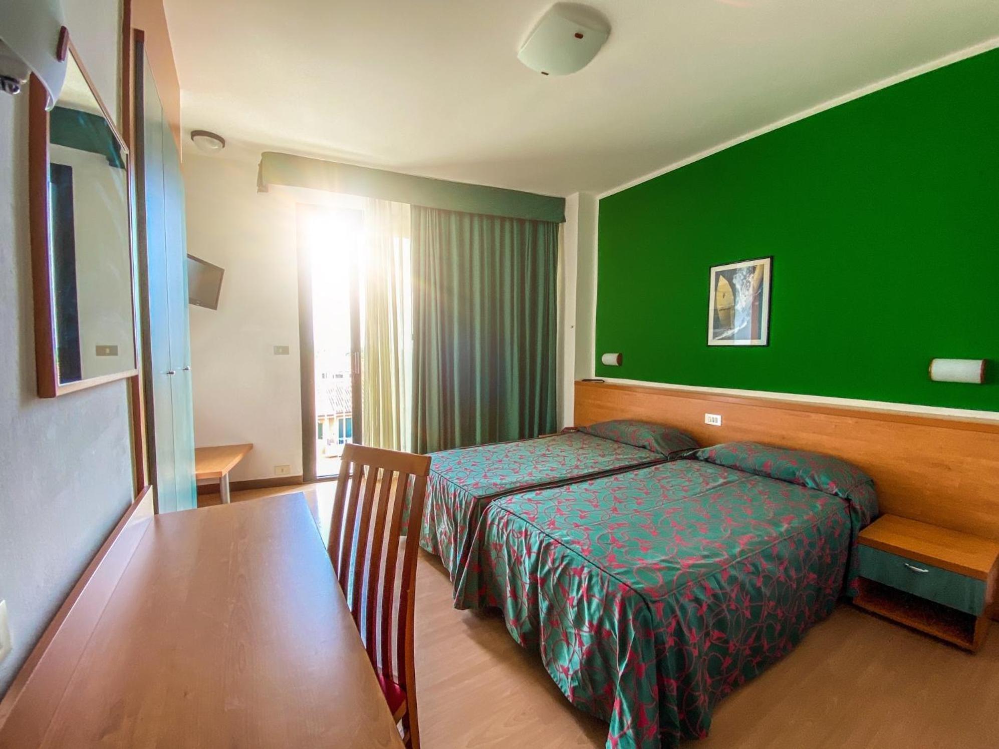 Hotel Fenix คาวัลลิโน-เตรปอร์ติ ภายนอก รูปภาพ
